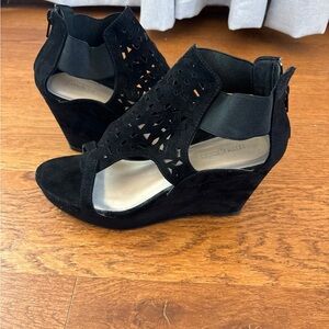 Women's Black Wedge Sandals